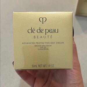 Clé de Peau Beauté Advanced Protective Day Cream - Gold